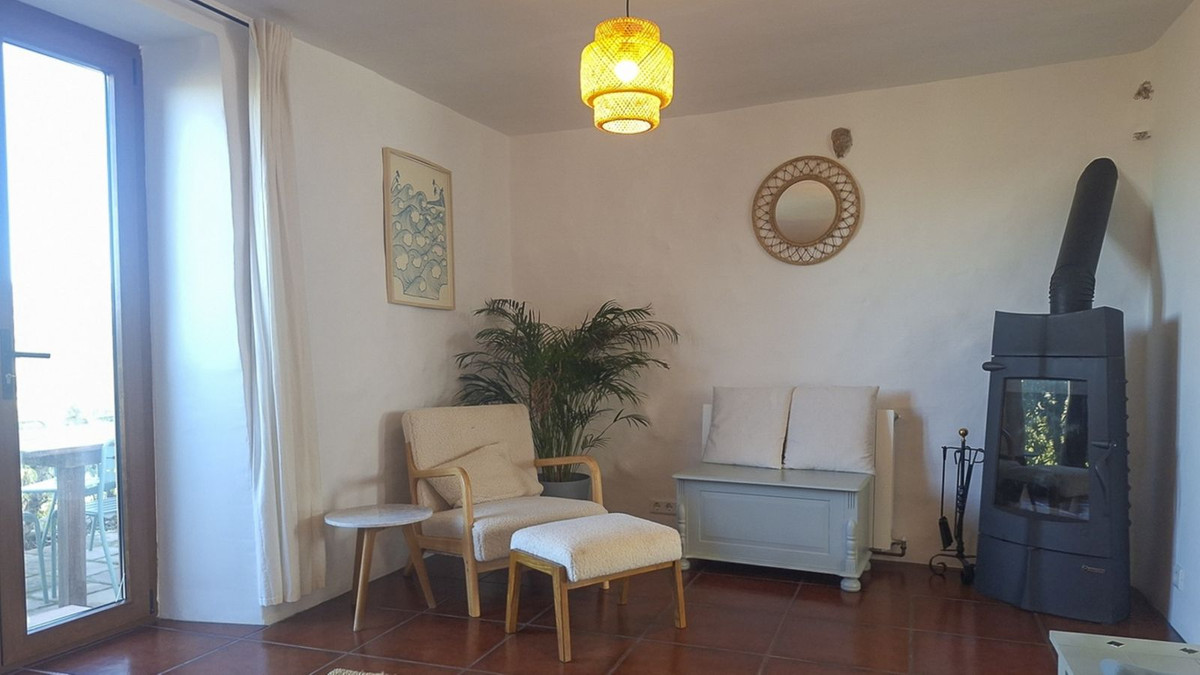 8 Bed Townhouse for sale in Casabermeja Costa Del Sol, Málaga, Spain