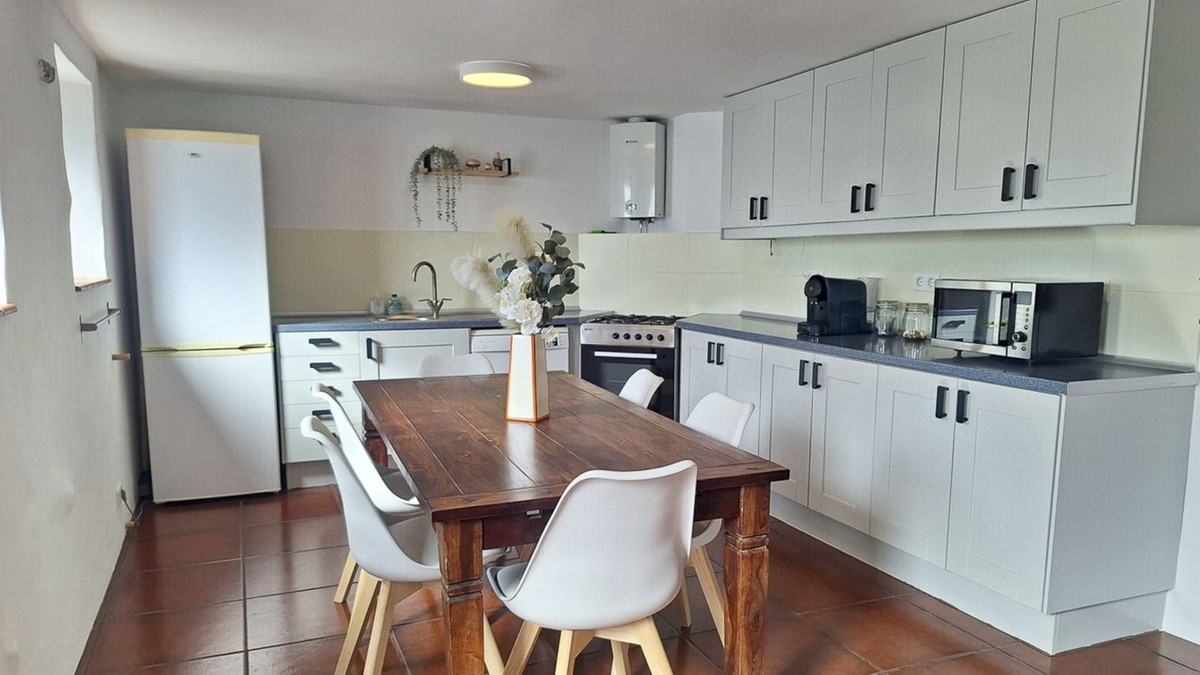 8 Bed Townhouse for sale in Casabermeja Costa Del Sol, Málaga, Spain