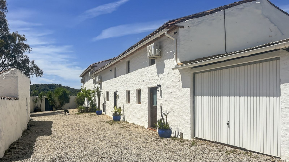 8 Bed Townhouse for sale in Casabermeja Costa Del Sol, Málaga, Spain