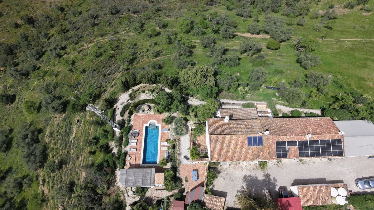 8 Bed Townhouse for sale in Casabermeja Costa Del Sol, Málaga, Spain