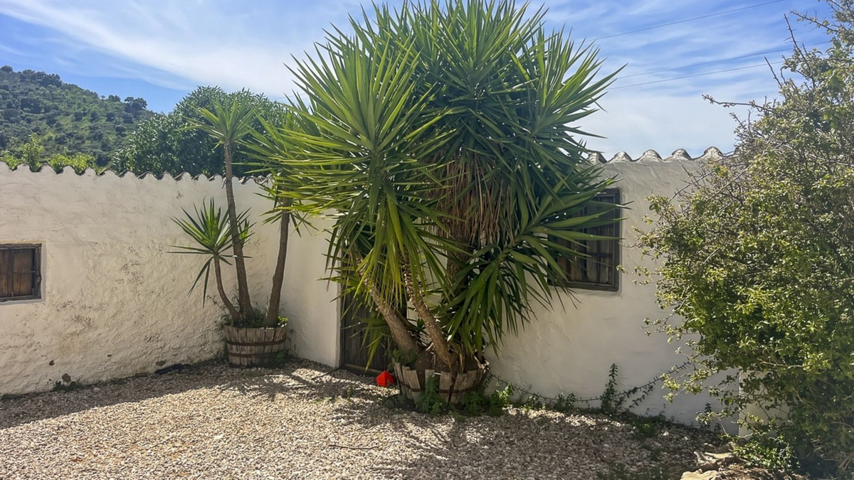 8 Bed Townhouse for sale in Casabermeja Costa Del Sol, Málaga, Spain
