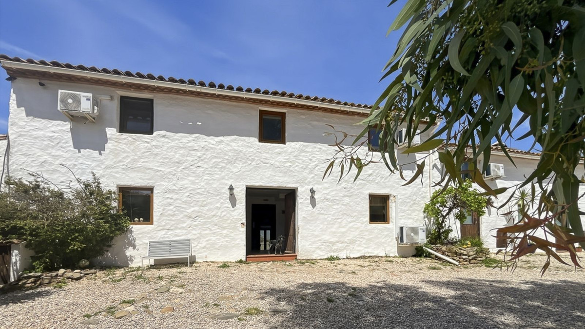 8 Bed Townhouse for sale in Casabermeja Costa Del Sol, Málaga, Spain