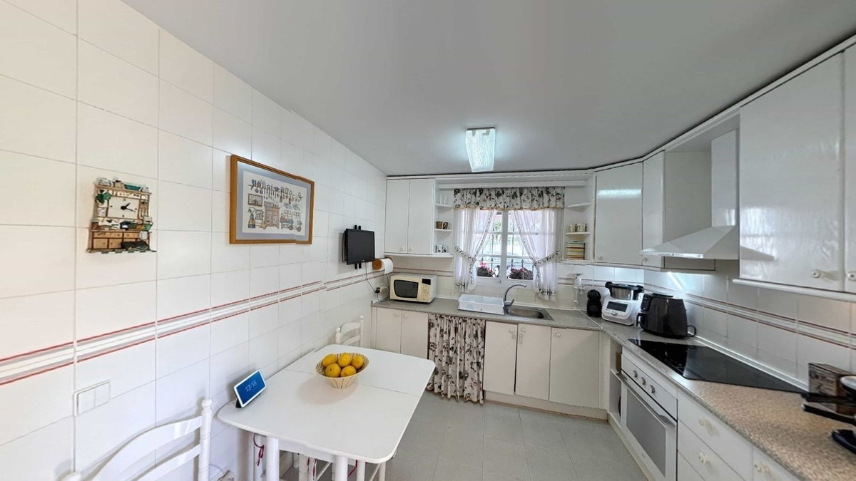 5 Bed Townhouse for sale in New Golden Mile Costa Del Sol, Málaga, Spain