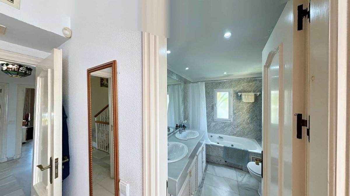 5 Bed Townhouse for sale in New Golden Mile Costa Del Sol, Málaga, Spain