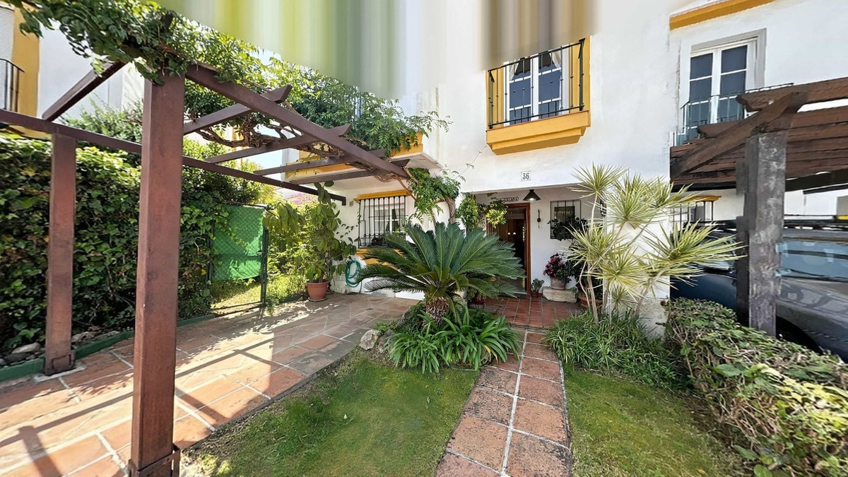 5 Bed Townhouse for sale in New Golden Mile Costa Del Sol, Málaga, Spain