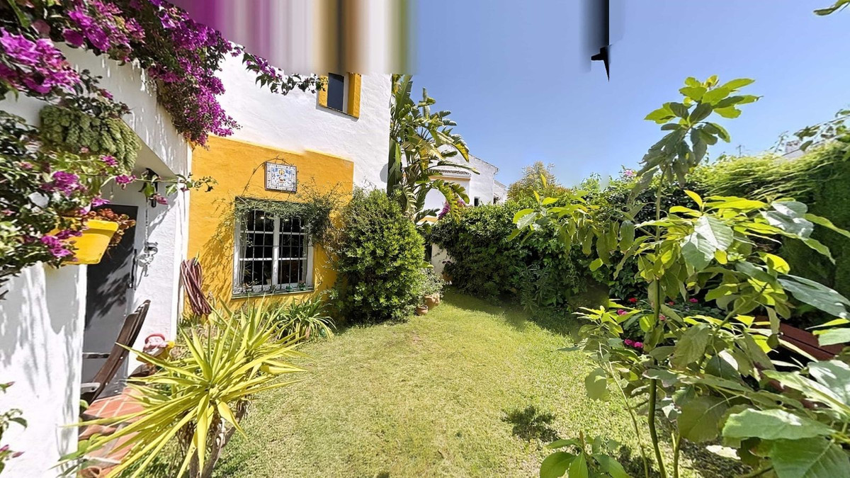 5 Bed Townhouse for sale in New Golden Mile Costa Del Sol, Málaga, Spain