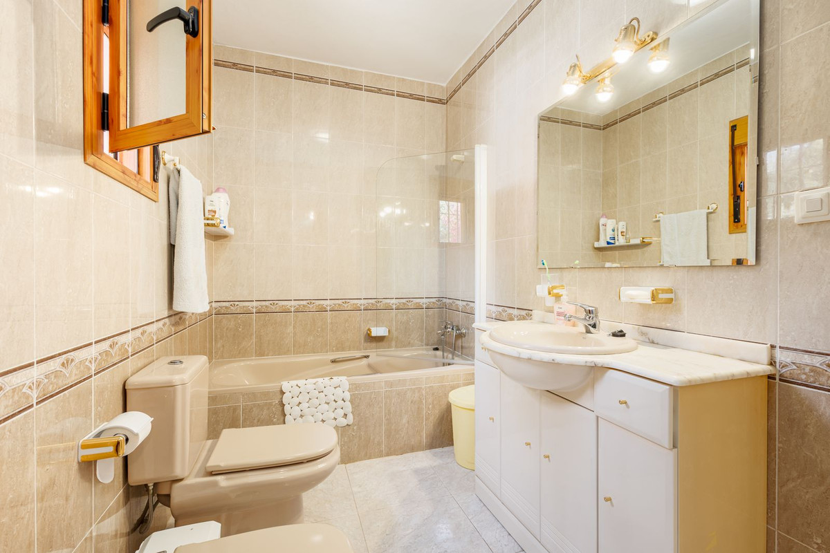 6 Bed Townhouse for sale in Alhaurín El Grande Costa Del Sol, Málaga, Spain