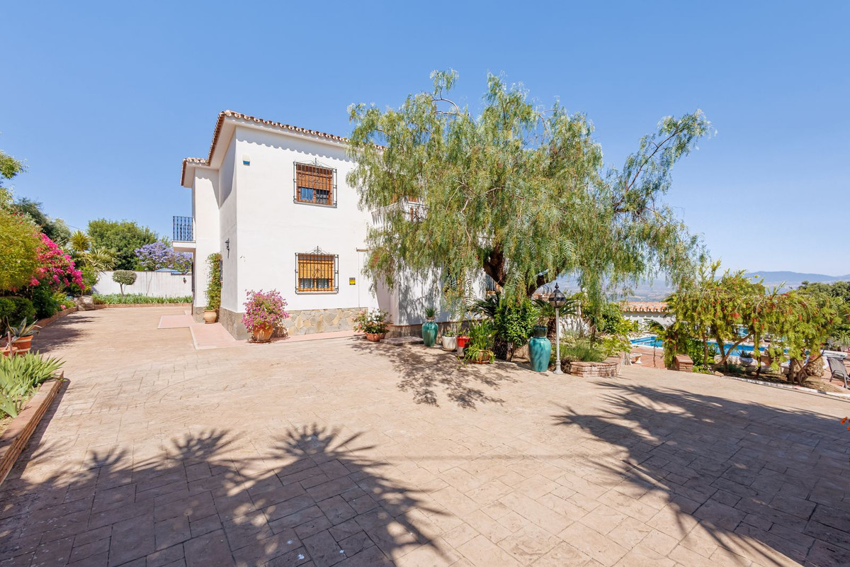 6 Bed Townhouse for sale in Alhaurín El Grande Costa Del Sol, Málaga, Spain