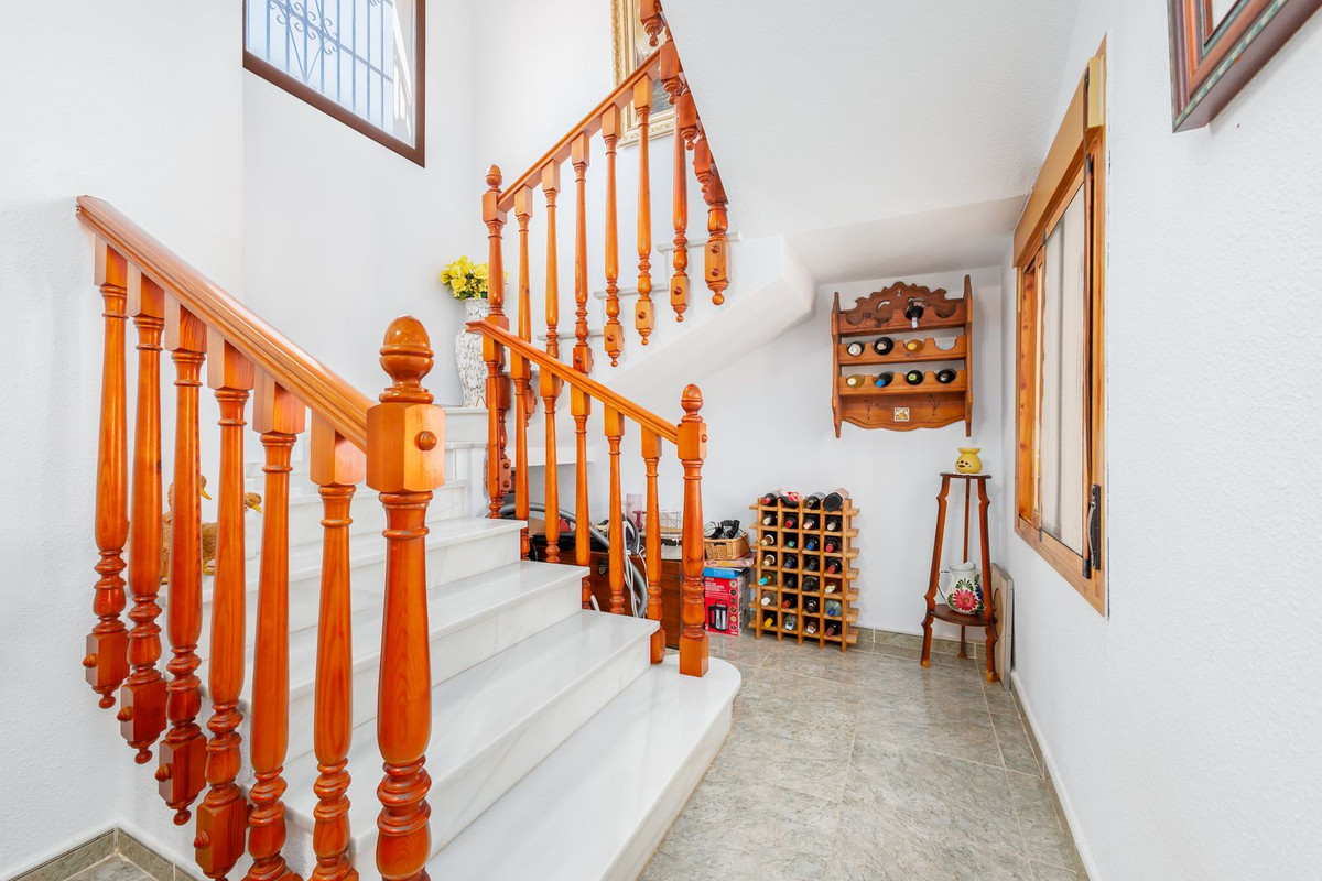 6 Bed Townhouse for sale in Alhaurín El Grande Costa Del Sol, Málaga, Spain