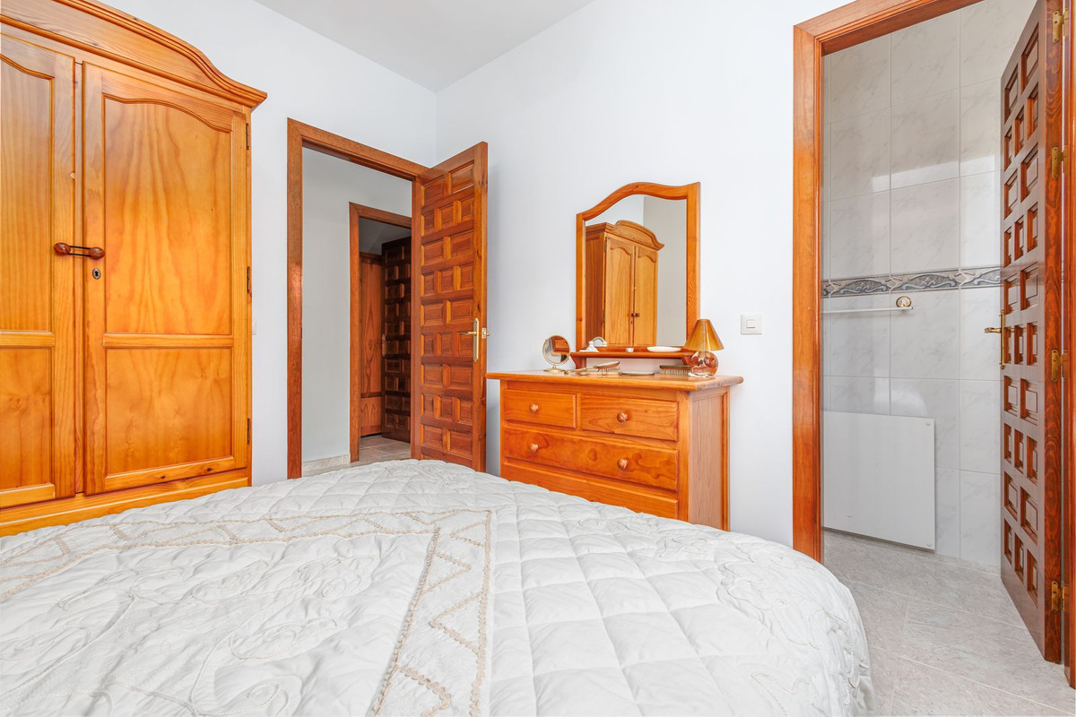 6 Bed Townhouse for sale in Alhaurín El Grande Costa Del Sol, Málaga, Spain