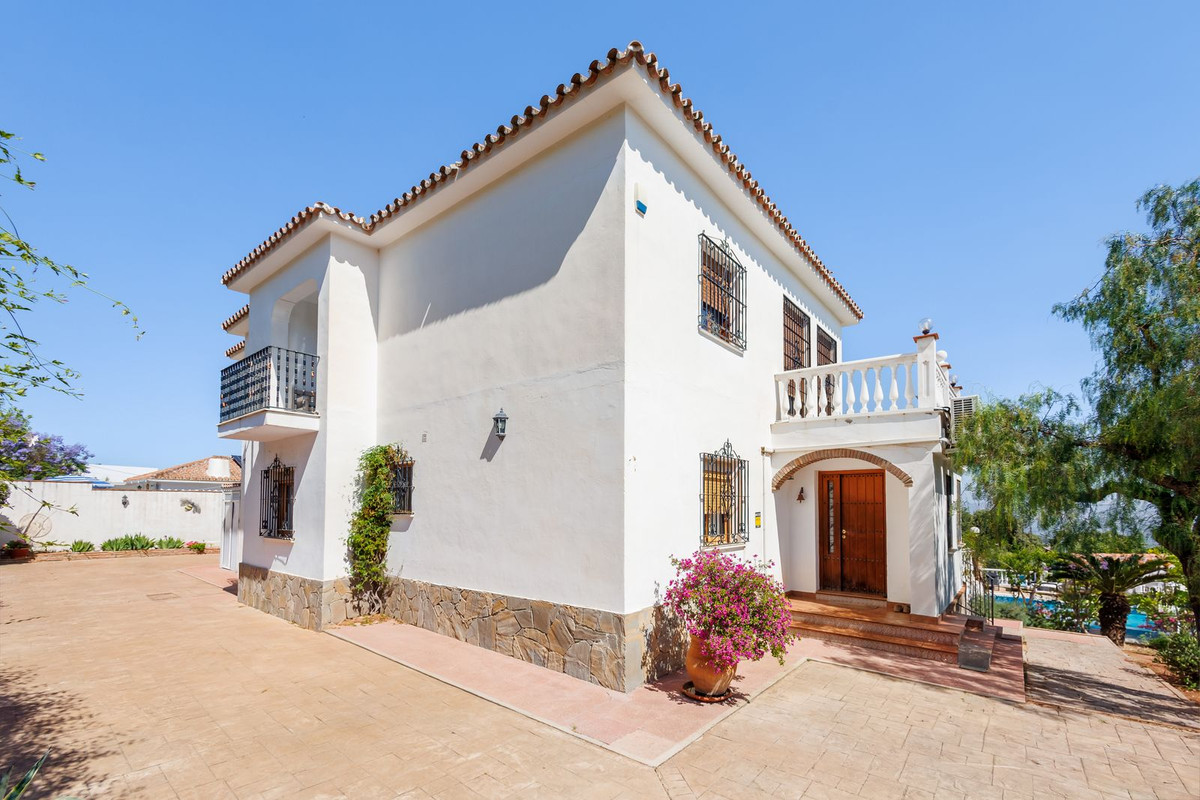 6 Bed Townhouse for sale in Alhaurín El Grande Costa Del Sol, Málaga, Spain