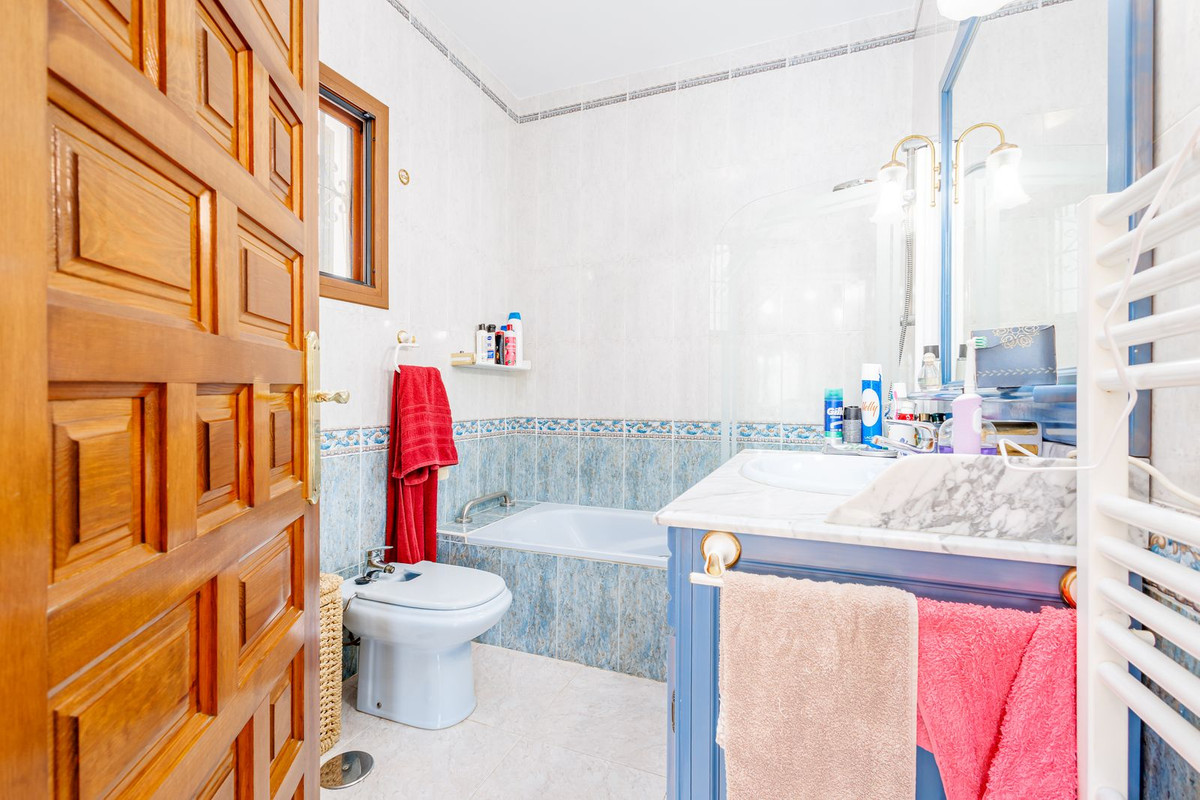 6 Bed Townhouse for sale in Alhaurín El Grande Costa Del Sol, Málaga, Spain