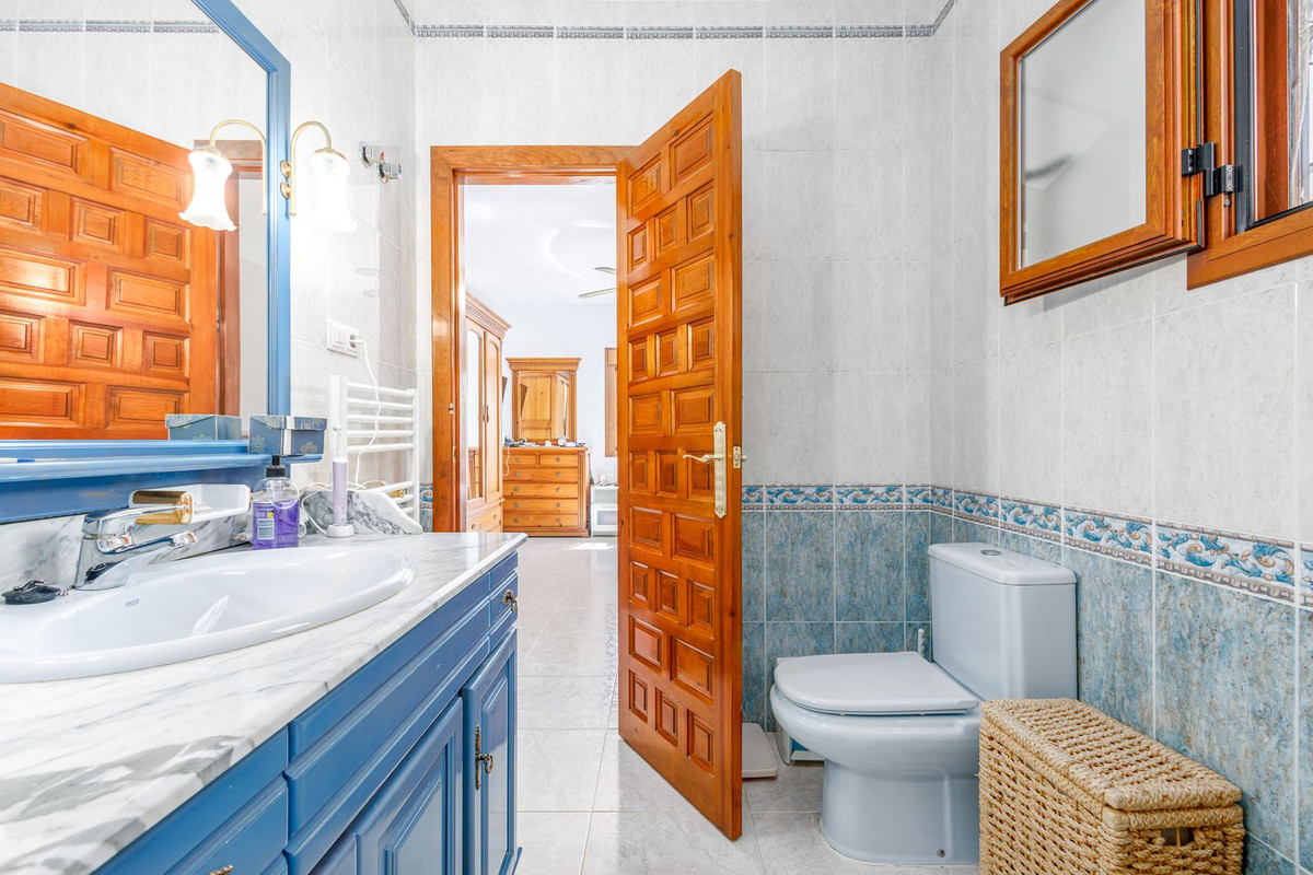 6 Bed Townhouse for sale in Alhaurín El Grande Costa Del Sol, Málaga, Spain