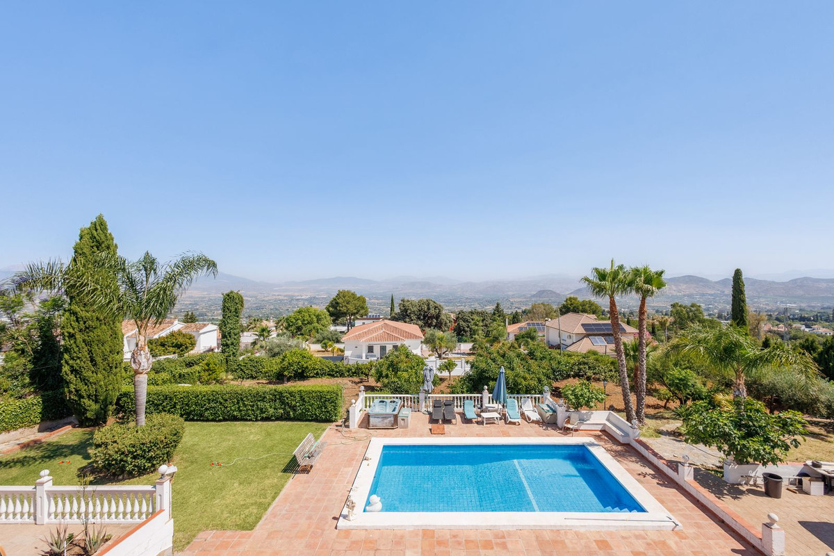 6 Bed Townhouse for sale in Alhaurín El Grande Costa Del Sol, Málaga, Spain