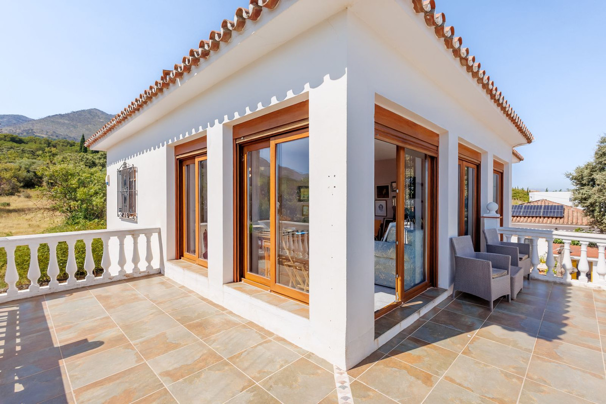 6 Bed Townhouse for sale in Alhaurín El Grande Costa Del Sol, Málaga, Spain