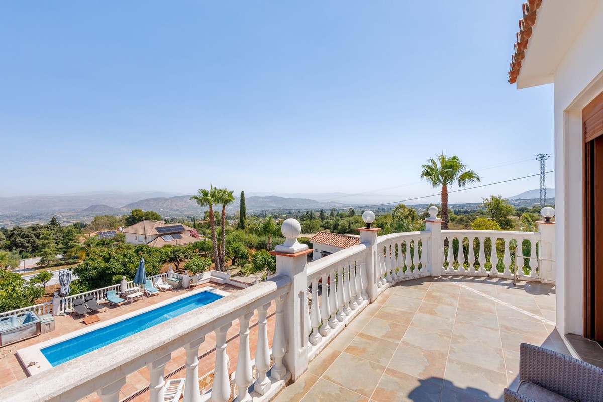 6 Bed Townhouse for sale in Alhaurín El Grande Costa Del Sol, Málaga, Spain