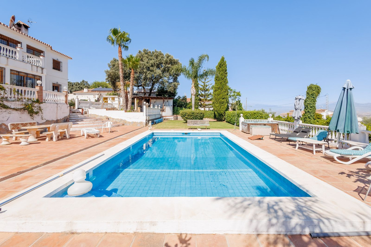 6 Bed Townhouse for sale in Alhaurín El Grande Costa Del Sol, Málaga, Spain