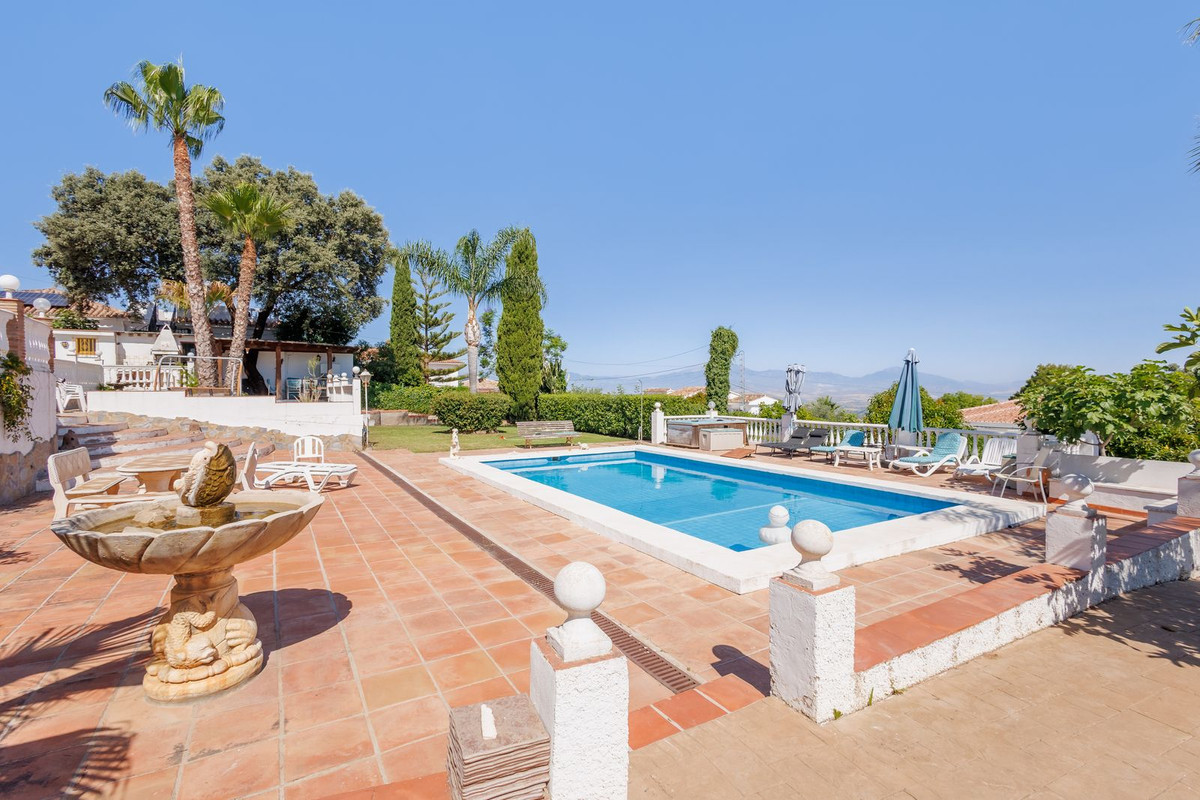 6 Bed Townhouse for sale in Alhaurín El Grande Costa Del Sol, Málaga, Spain