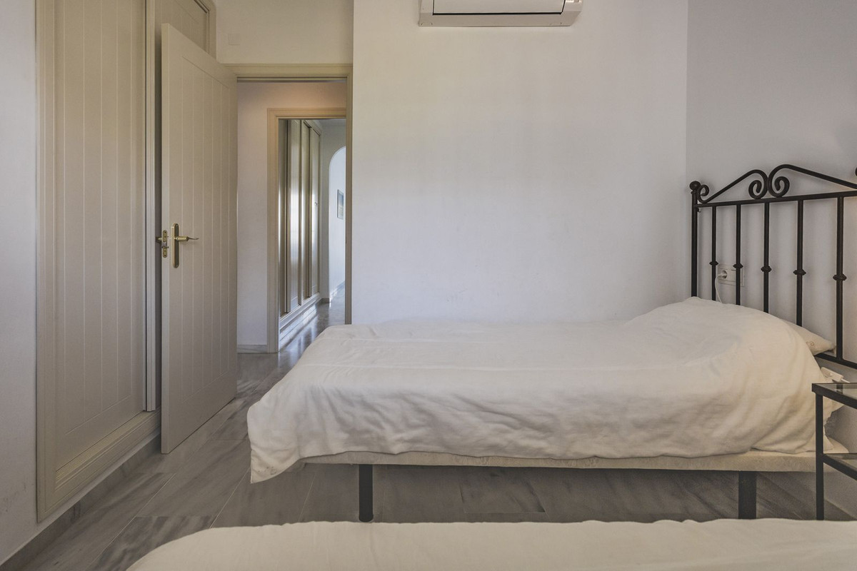 2 Bed Apartment for sale in Calahonda Costa Del Sol, Málaga, Spain