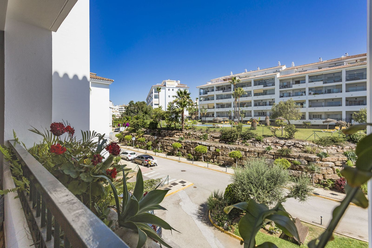 2 Bed Apartment for sale in Calahonda Costa Del Sol, Málaga, Spain
