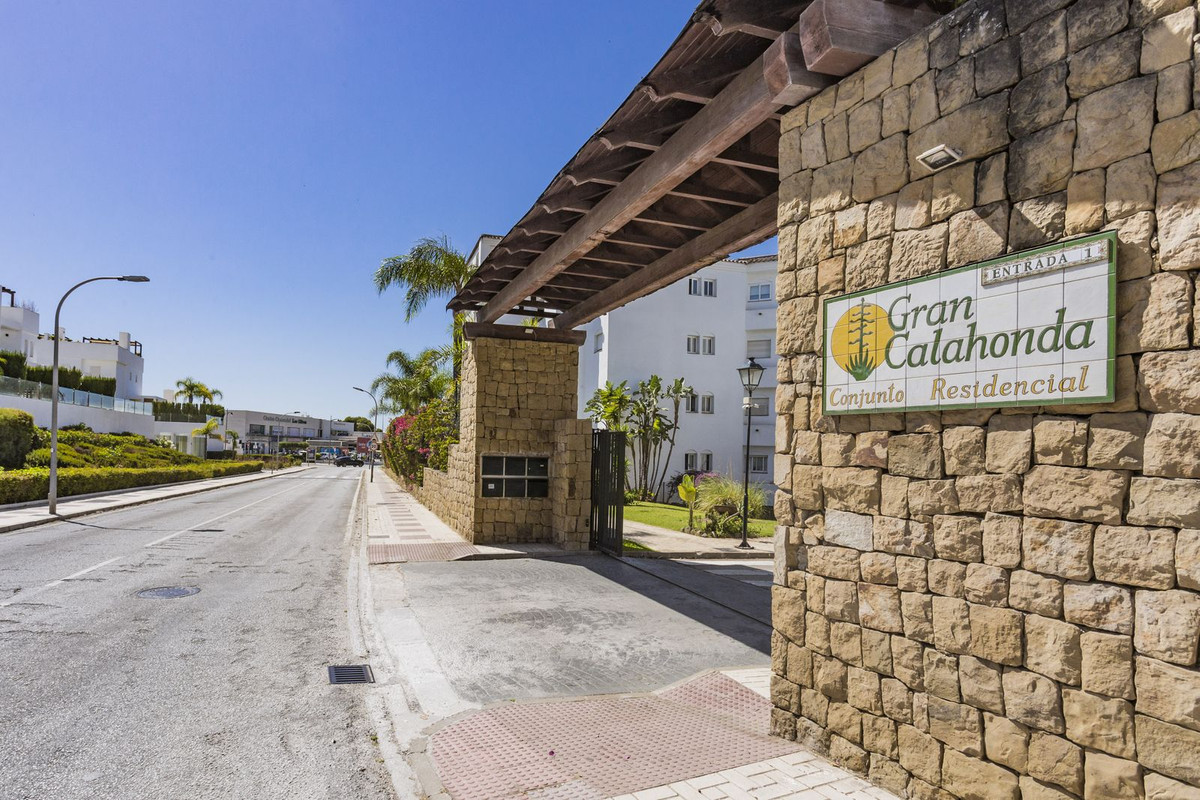2 Bed Apartment for sale in Calahonda Costa Del Sol, Málaga, Spain