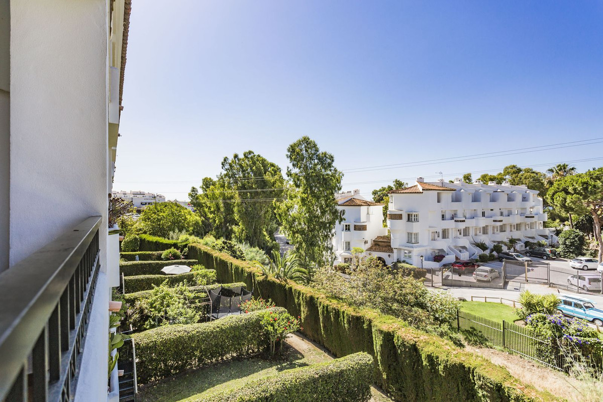 2 Bed Apartment for sale in Calahonda Costa Del Sol, Málaga, Spain