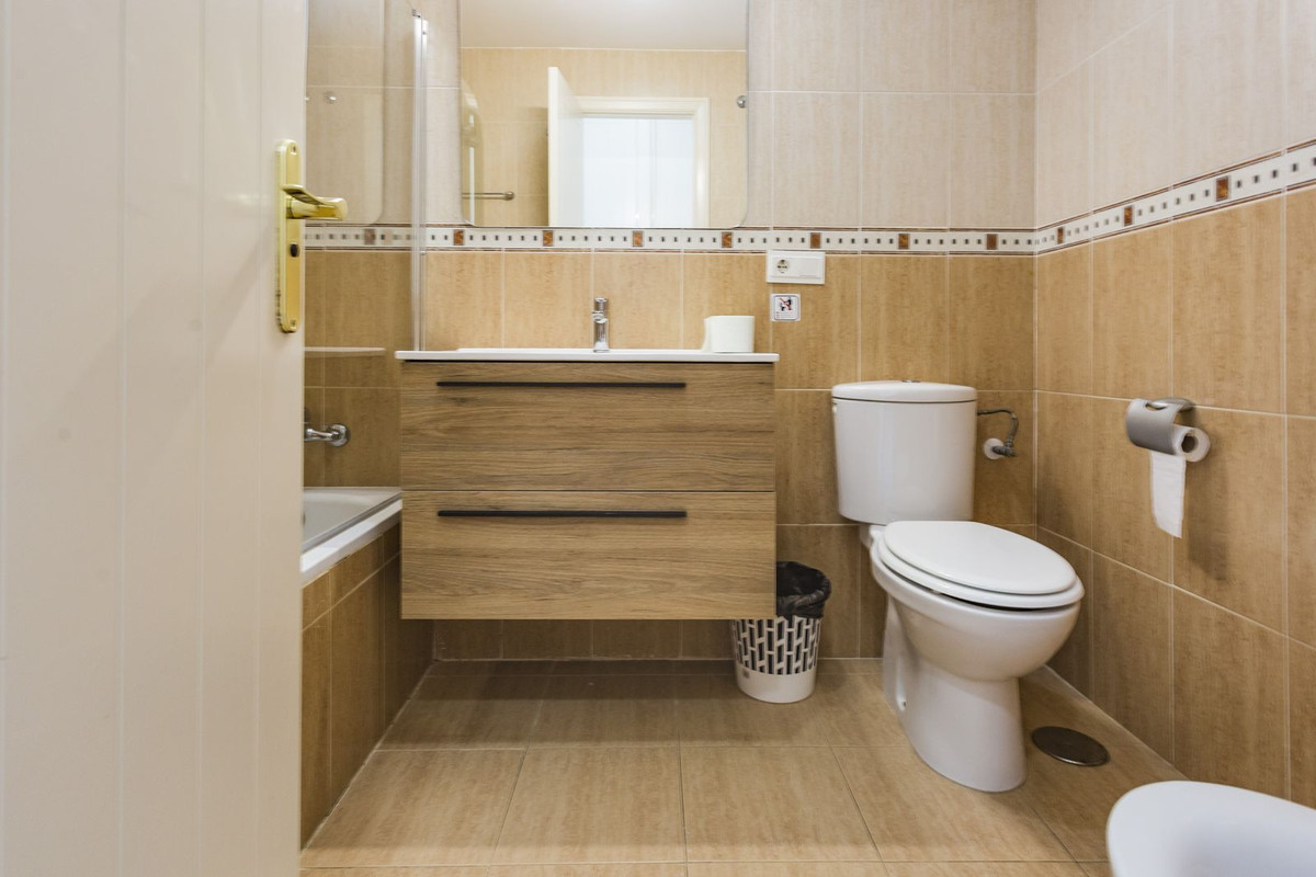 2 Bed Apartment for sale in Calahonda Costa Del Sol, Málaga, Spain