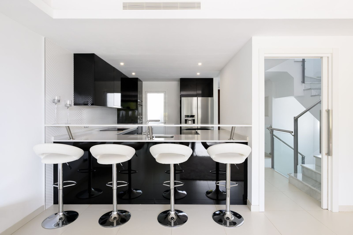 3 Bed Townhouse for sale in The Golden Mile Costa Del Sol, Málaga, Spain