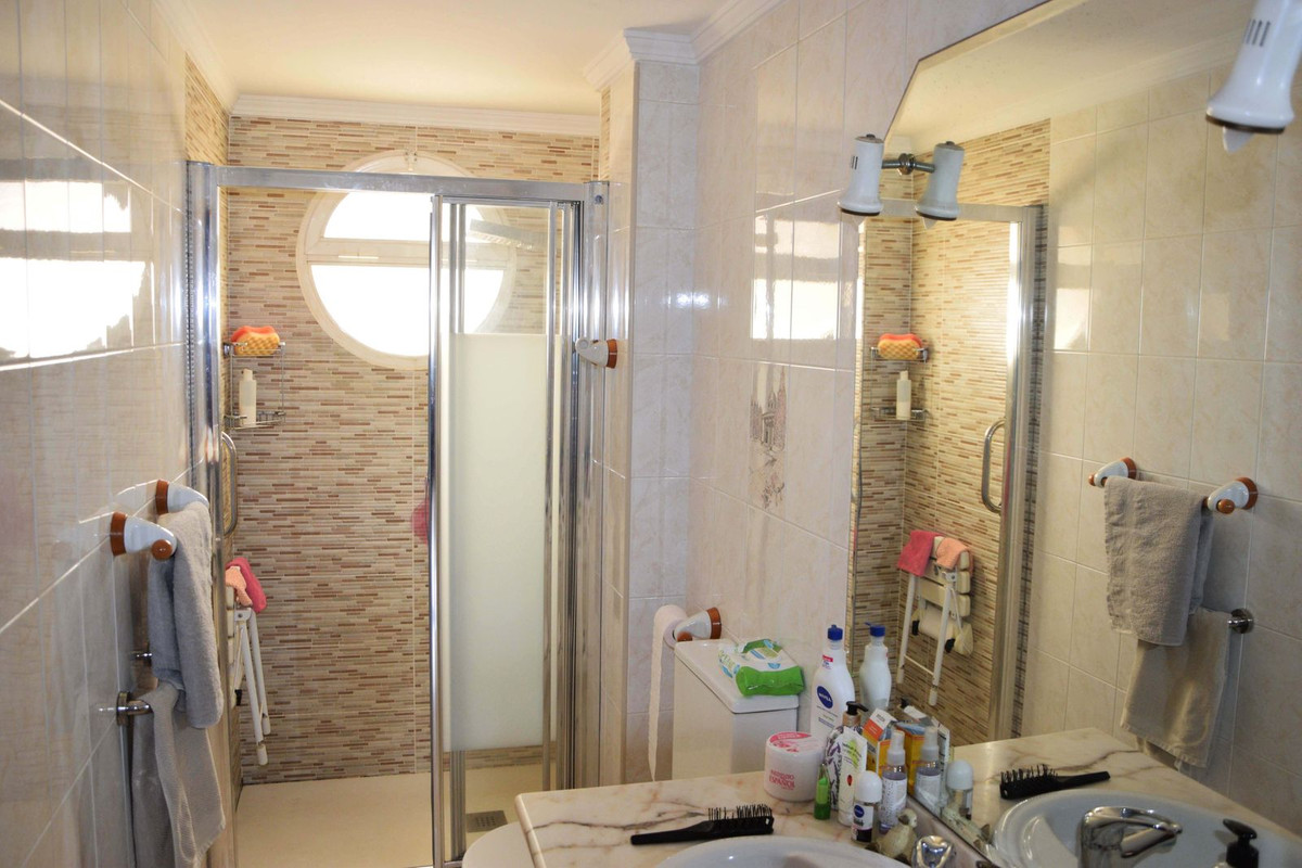 4 Bed Apartment for sale in Fuengirola Costa Del Sol, Málaga, Spain