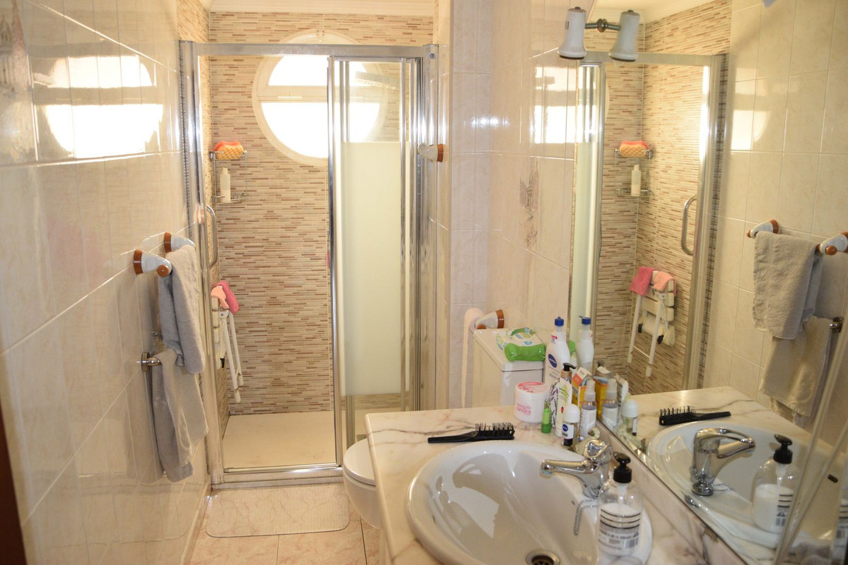 4 Bed Apartment for sale in Fuengirola Costa Del Sol, Málaga, Spain