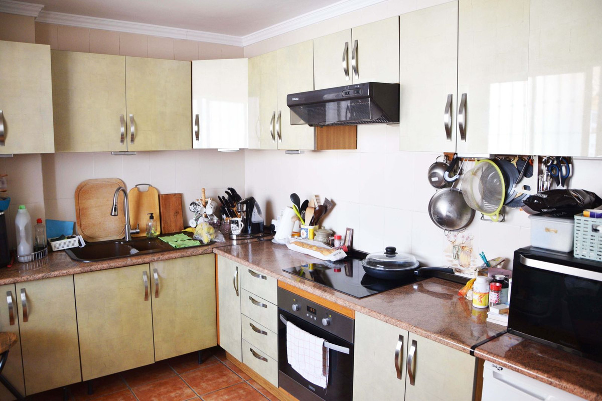 4 Bed Apartment for sale in Fuengirola Costa Del Sol, Málaga, Spain