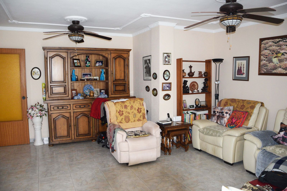 4 Bed Apartment for sale in Fuengirola Costa Del Sol, Málaga, Spain