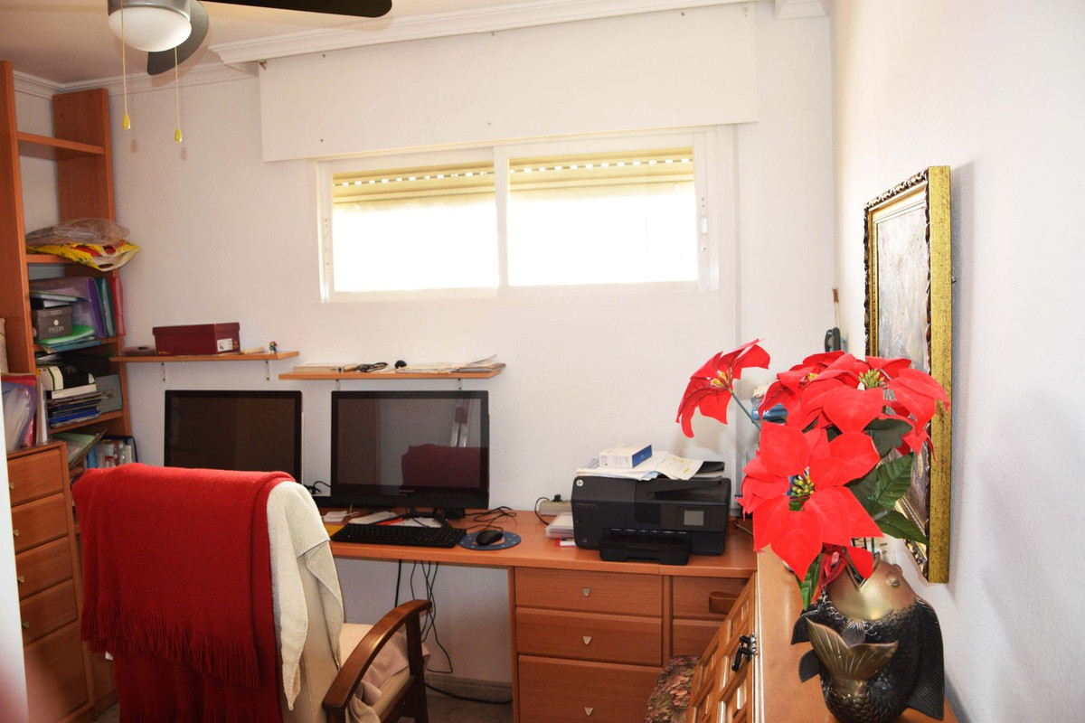 4 Bed Apartment for sale in Fuengirola Costa Del Sol, Málaga, Spain