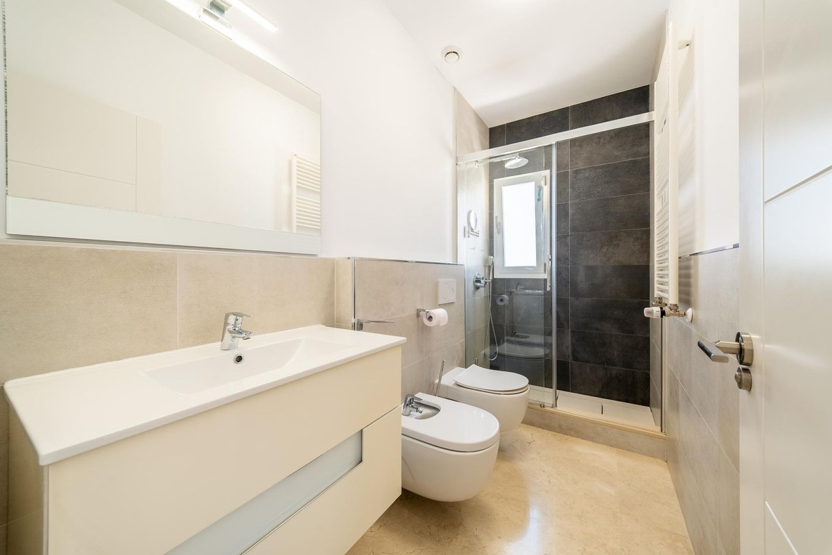 Se vende Villa - Chalet de 3 dormitorios en Costa Del Sol, Málaga, España
