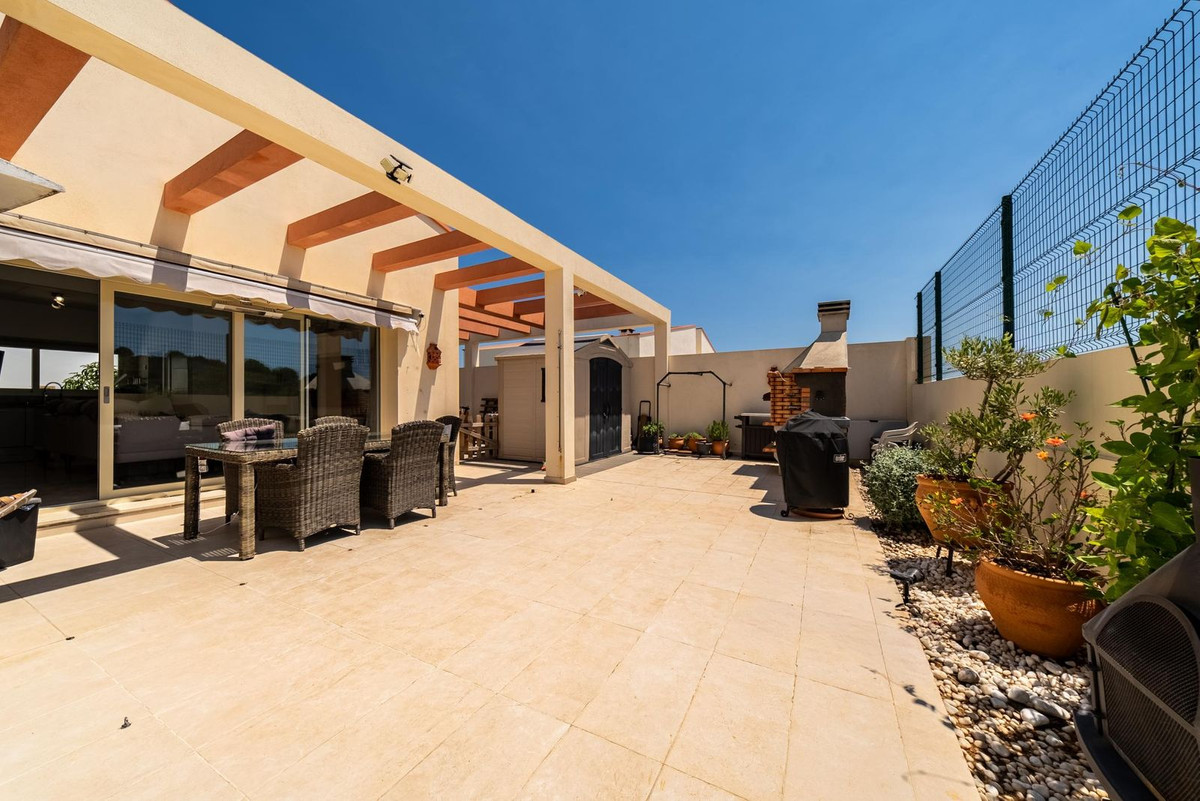 Se vende Villa - Chalet de 3 dormitorios en Costa Del Sol, Málaga, España