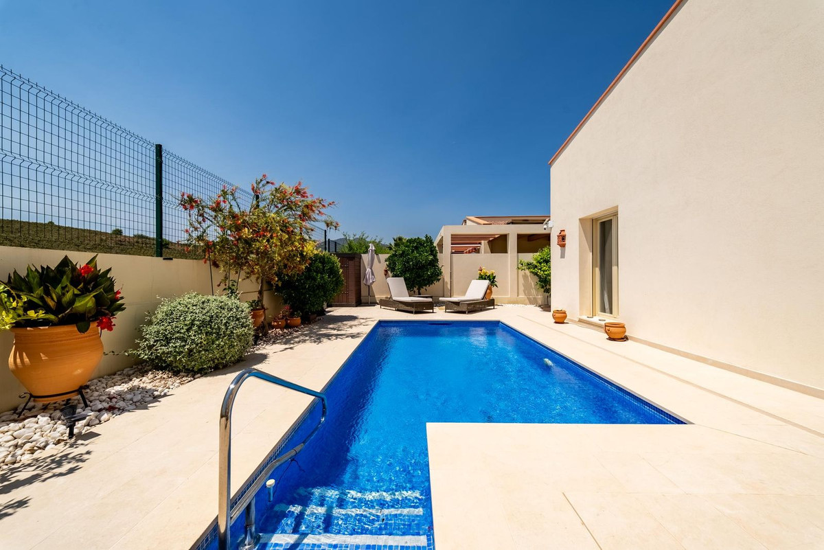 Se vende Villa - Chalet de 3 dormitorios en Costa Del Sol, Málaga, España