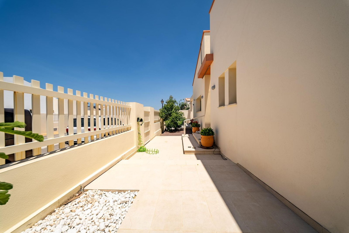 Se vende Villa - Chalet de 3 dormitorios en Costa Del Sol, Málaga, España
