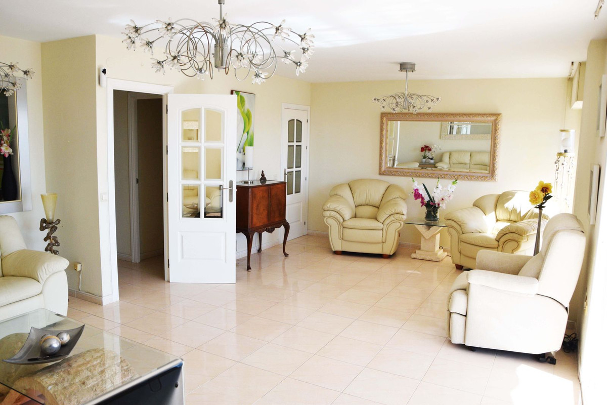 2 Bed Apartment for sale in Fuengirola Costa Del Sol, Málaga, Spain