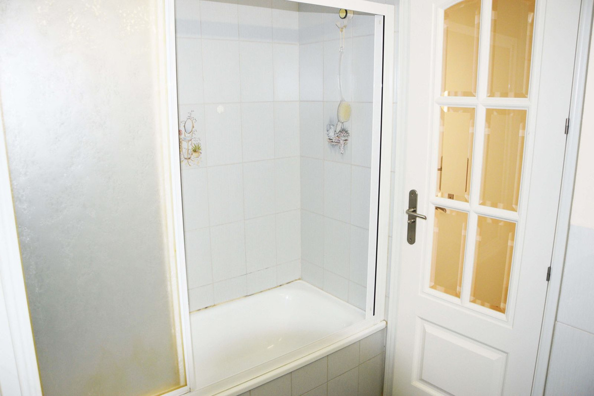 2 Bed Apartment for sale in Fuengirola Costa Del Sol, Málaga, Spain