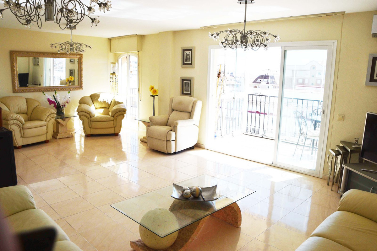 2 Bed Apartment for sale in Fuengirola Costa Del Sol, Málaga, Spain