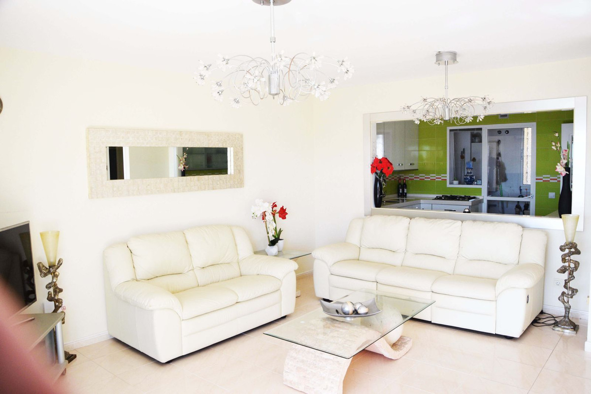 2 Bed Apartment for sale in Fuengirola Costa Del Sol, Málaga, Spain