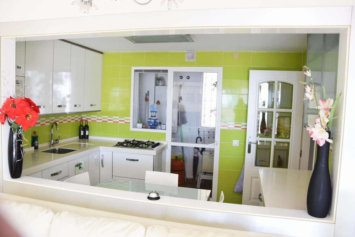 2 Bed Apartment for sale in Fuengirola Costa Del Sol, Málaga, Spain