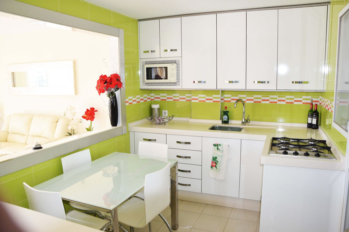 2 Bed Apartment for sale in Fuengirola Costa Del Sol, Málaga, Spain