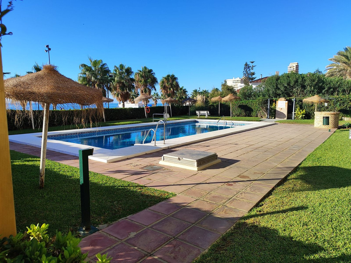 2 Bed Apartment for sale in Fuengirola Costa Del Sol, Málaga, Spain