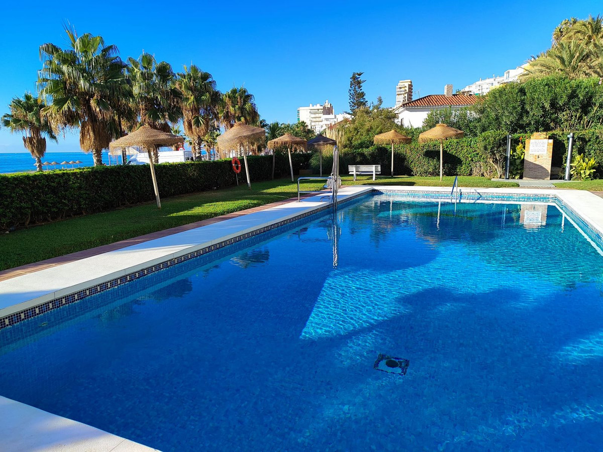 2 Bed Apartment for sale in Fuengirola Costa Del Sol, Málaga, Spain