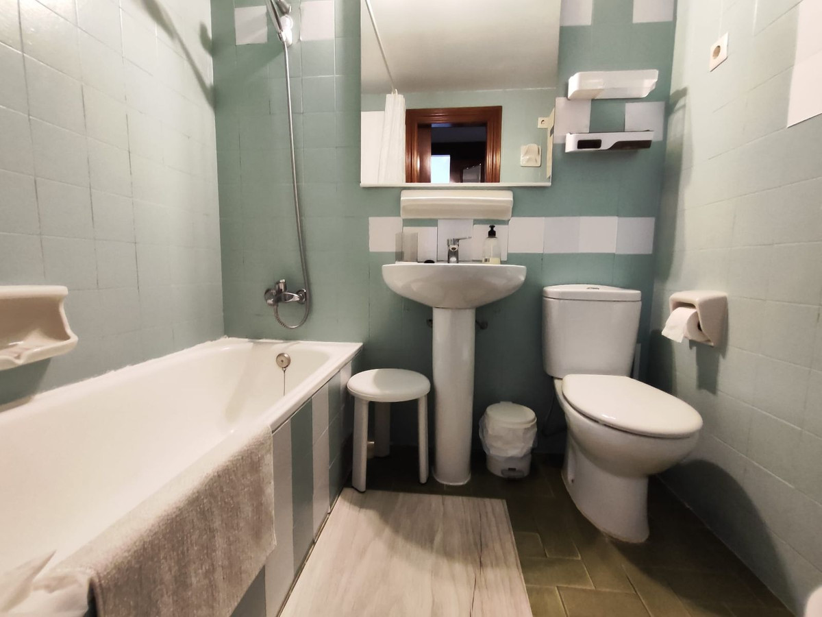 2 Bed Apartment for sale in Fuengirola Costa Del Sol, Málaga, Spain