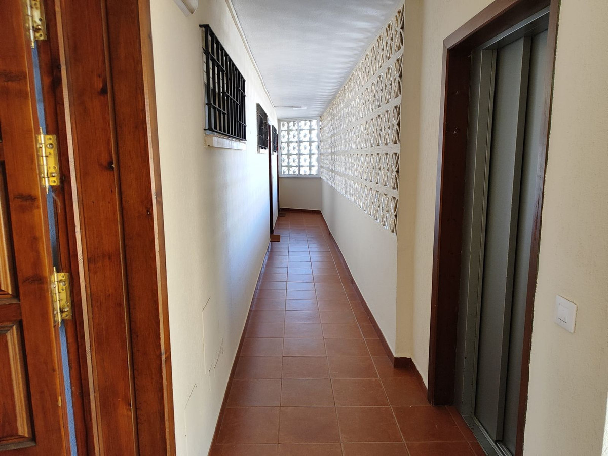 2 Bed Apartment for sale in Fuengirola Costa Del Sol, Málaga, Spain