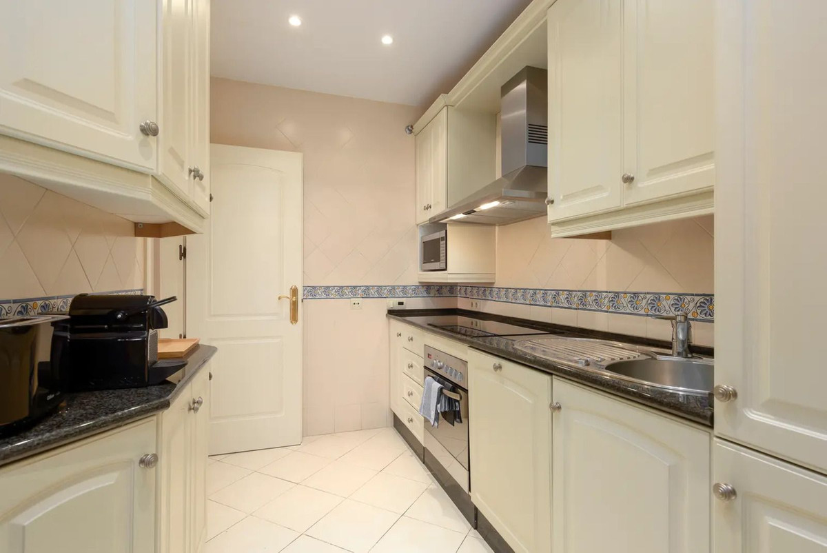 Se vende Apartamento Planta Media de 2 dormitorios en Costa Del Sol, Málaga, España