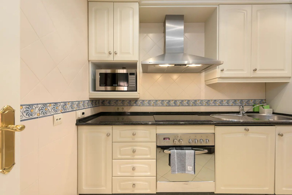 Se vende Apartamento Planta Media de 2 dormitorios en Costa Del Sol, Málaga, España