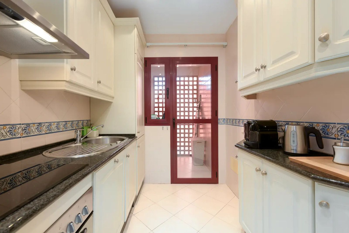 Se vende Apartamento Planta Media de 2 dormitorios en Costa Del Sol, Málaga, España